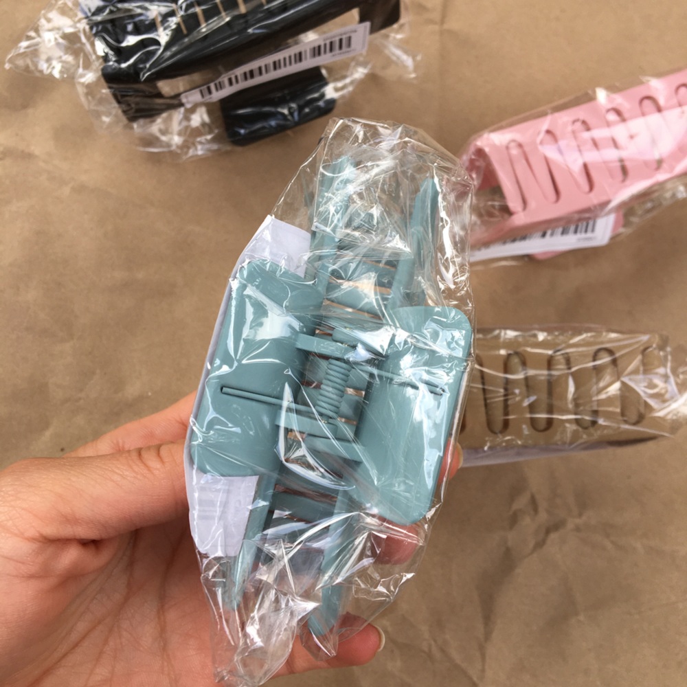 XL claw hair clips - Picture 5 of 11